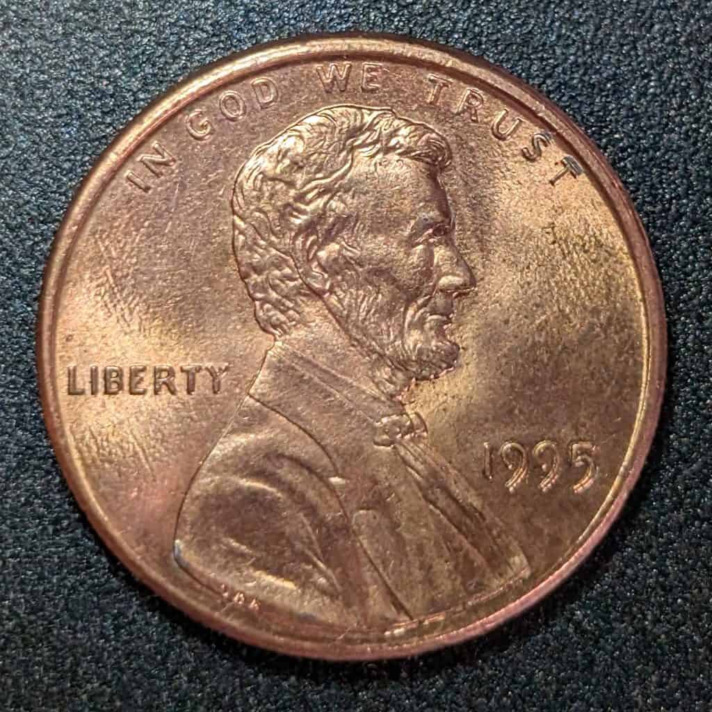 Obverse of a 1995 Lincoln cent showing normal lettering and circulation wear