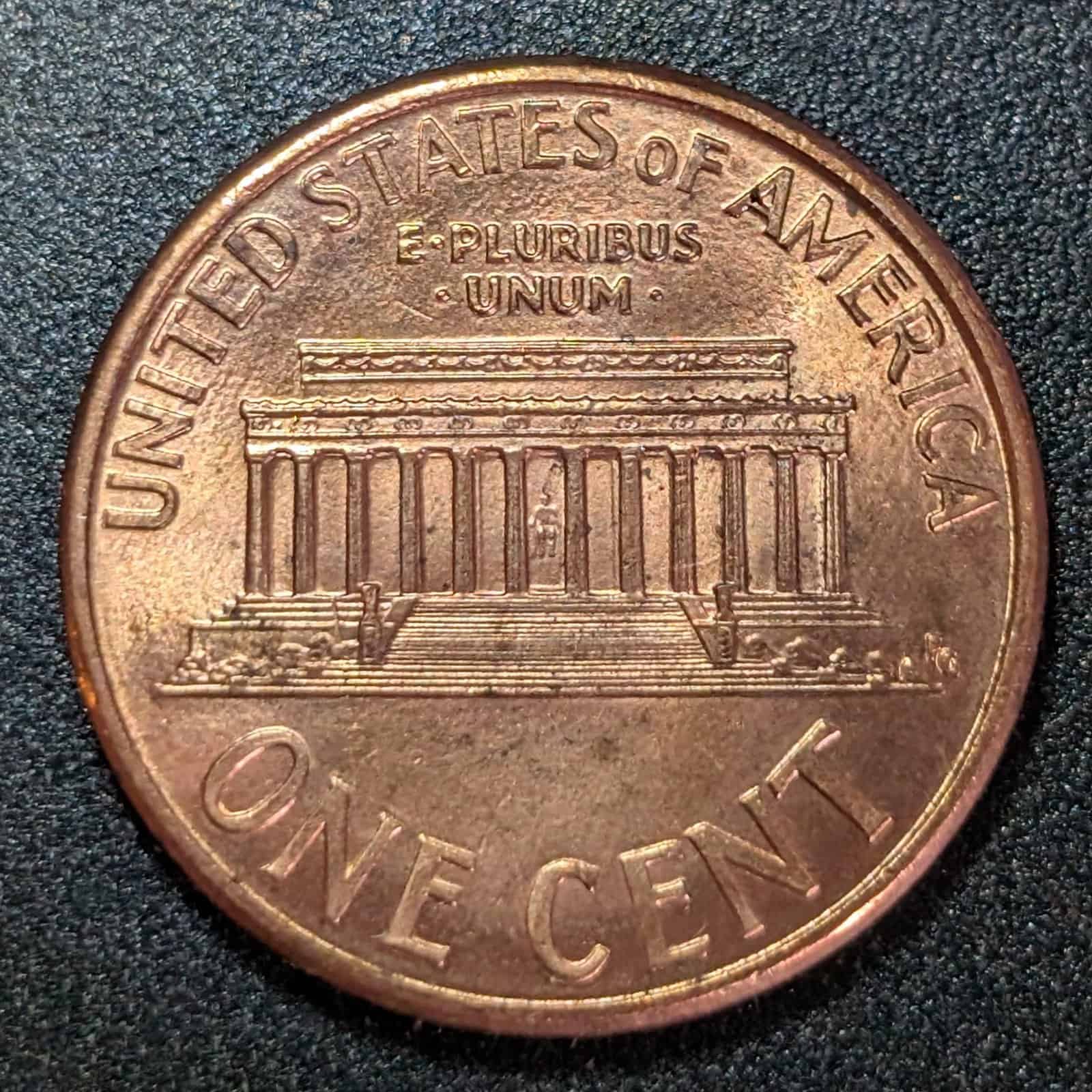 Full reverse of a 1995 Lincoln cent with Lincoln Memorial design