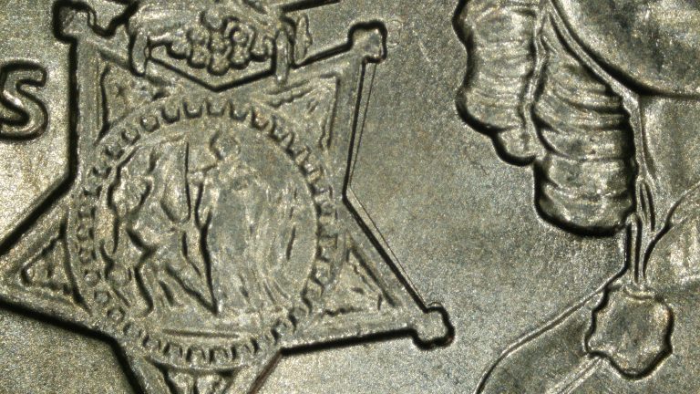 Close-up of the Medal of Honor on a 2024-P Walker quarter showing rotational doubling used to confirm WDDR-001.